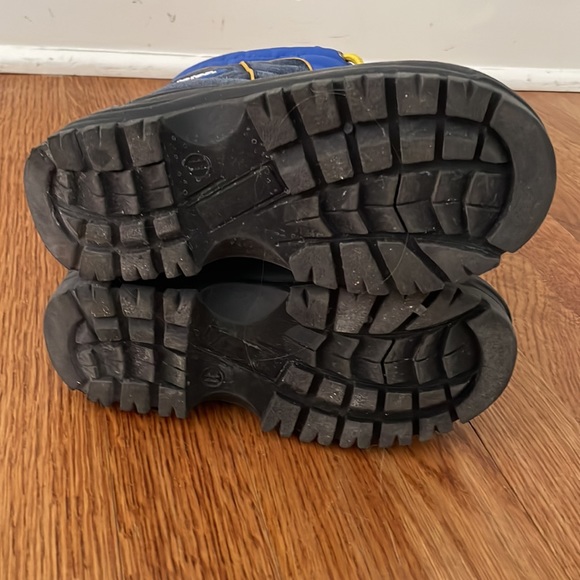 Totes snow boots. Great used condition.  Lots of life left - Picture 5 of 7